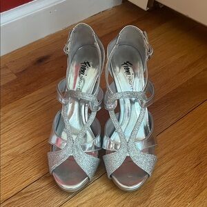 Fioni Night Lovvato Silver Shoes Sandals size 7
